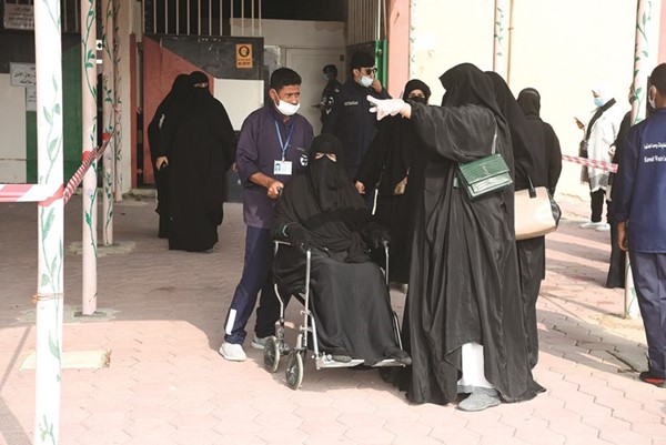 نساء الخامسة يؤكدن حضورهن ودورهن الفاعل في العملية الانتخابية
