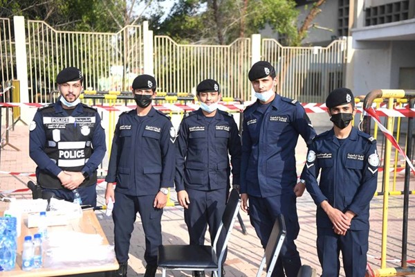 رجال الأمن ومتابعة لسير العملية الانتخابية بالدائرة الثالثة	(محمد هاشم)