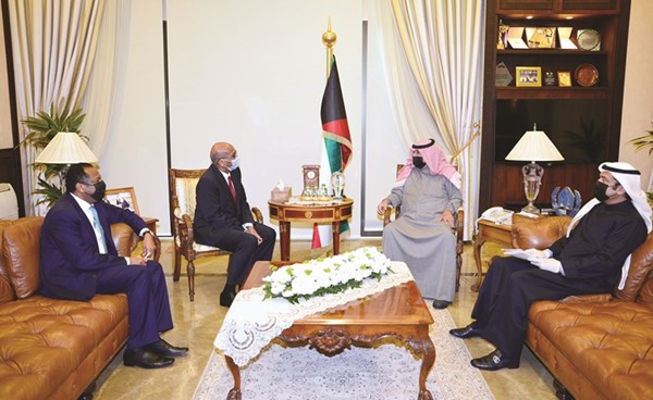 نائب وزير الخارجية خالد الجارالله أثناء اجتماعه مع السفير السوداني عبدالمنعم أحمد الأمين