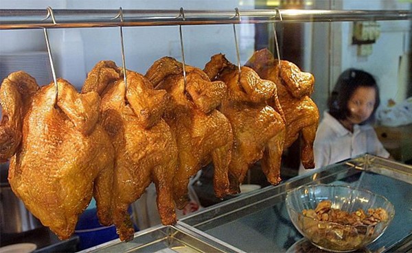 بدء تقديم لحم دجاج مصنوع مخبرياً في سنغافورة في سابقة غذائية تاريخية