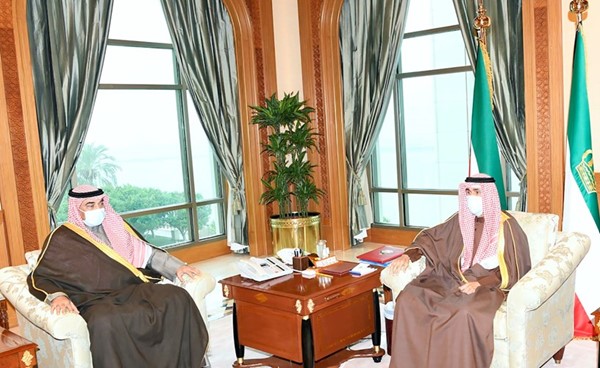 صاحب السمو الأمير خلال استقباله سمو الشيخ صباح الخالد