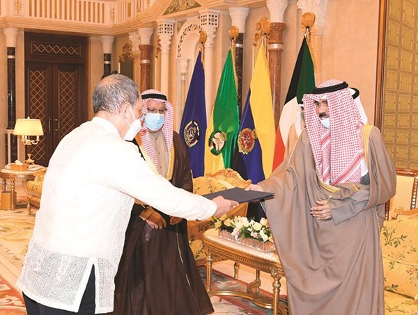 سمو الأمير يتسلم أوراق اعتماد سفير جمهورية الفلبين