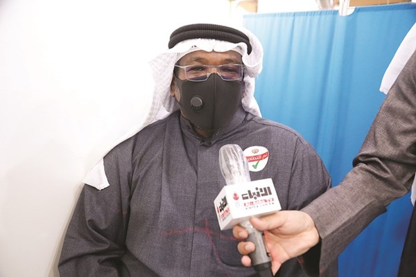 د.فهد العيسى متحدثا إلى الأنباء