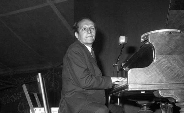 وفاة عازف الجاز الفرنسي "كلود بولينج" عن عمر ناهز 90 عاما