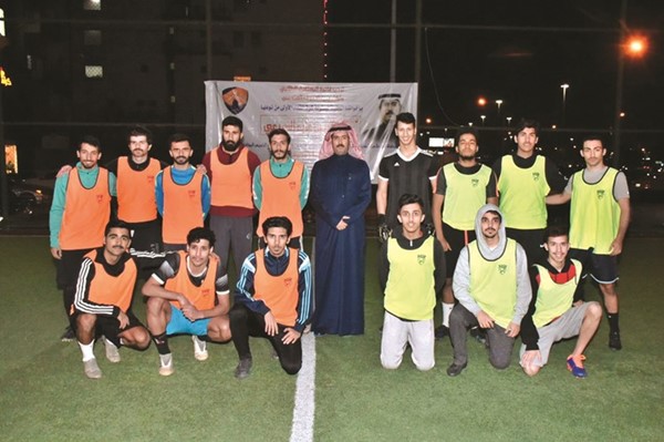السبيعي متوسطا طرفي اللقاء النهائي		(محمد هنداوي)