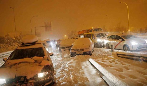 تمديد تعليق حركة الطيران في مطار مدريد الدولي بسبب عاصفة "فيلومينا"