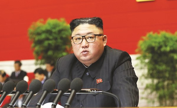 زعيم كوريا الشمالية كيم جونغ اون يلقي كلمة خلال مؤتمر حزب العمال	(أ.ف.پ)
