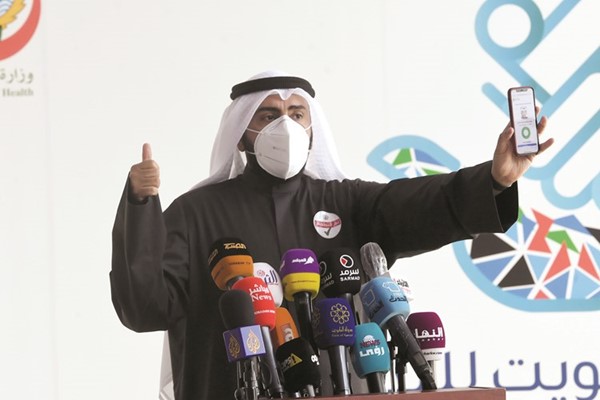 الشيخ د. باسل الصباح يعرض وصول شهادة الحصول على التطعيم