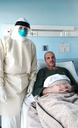 وزير الصحة د.حمد حسن من داخل المستشفى بعد إعلان إصابته بـكورونا