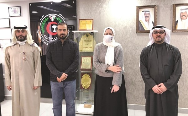 الشريف بلال العبدلي مع اعضاء الجمعية الصيدلية