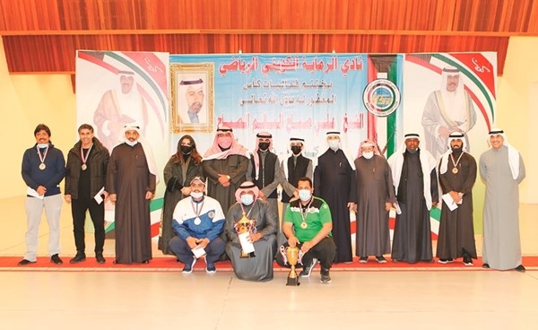 وزير الداخلية الشيخ ثامر العلي يتوسط الفائزين من الرجال