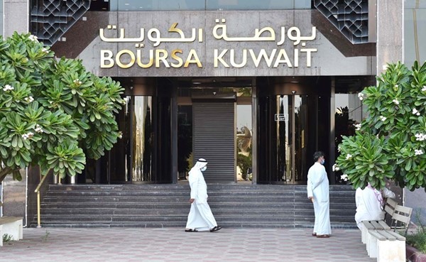 54 % من الأسهم القيادية تفوقت على أداء المؤشرين الأول والرئيسي في «بورصة الكويت»