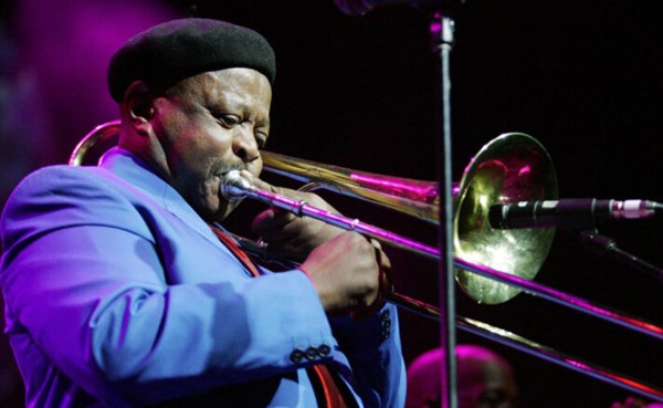 وفاة جوناس جوانجوا "عملاق" موسيقى الجاز في جنوب أفريقيا عن 83 عاما