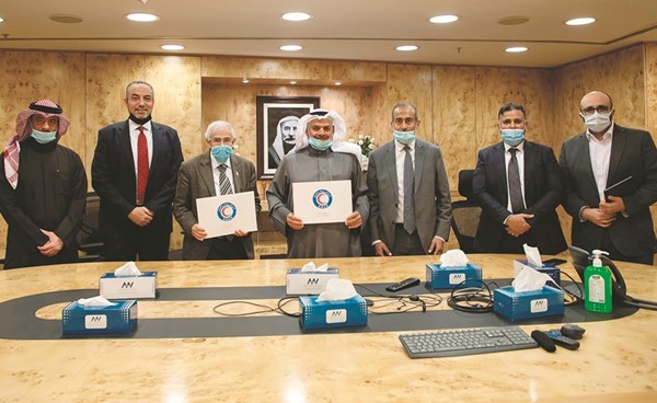 جانب من توقيع اتفاقية التعاون بين شركة علي عبدالوهاب المطوع والهلال الأحمر