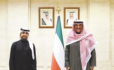 سمو الشيخ صباح الخالد مع نائب رئيس تحرير كويت تايمز الزميل عبدالله بوفتين