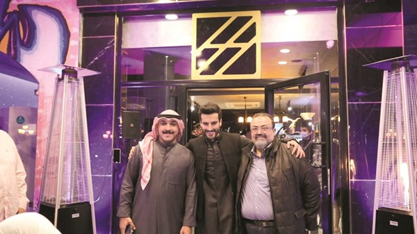 مهند والحريبي مع الزميل ياسر العيلة
