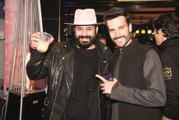 مهند والفنان عبدالله بوشهري