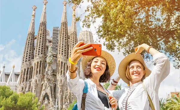 تراجع عدد السياح في اسبانيا بنسبة 77% عام 2020
