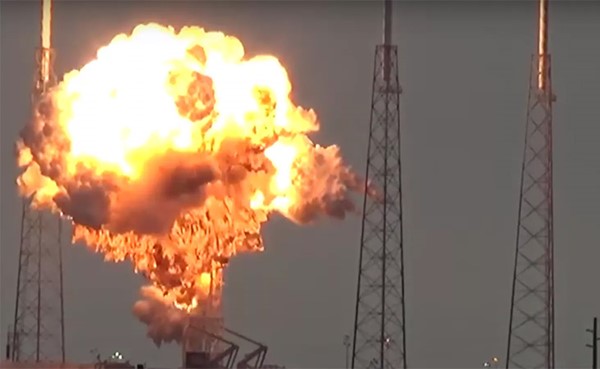 انفجار صاروخ سبيس إكس أثناء تجربة إطلاق