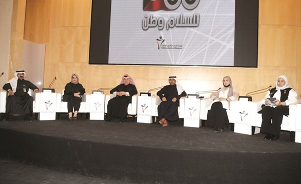 المتحدثون في مؤتمر خدمات النظام الآلي الجديد في القوى العاملة(محمد هاشم)