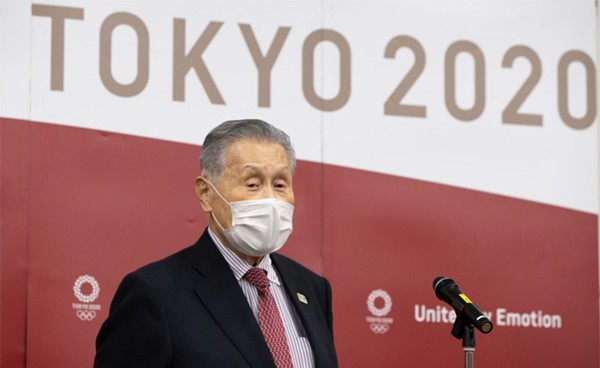بعد قوله أن النساء يتحدثن كثيرا خلال الاجتماعات.. رئيس اللجنة المنظمة لأولمبياد طوكيو يعتذر