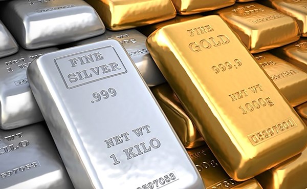 الذهب والفضة يتراجعان مع ارتفاع الدولار لذروة شهرين