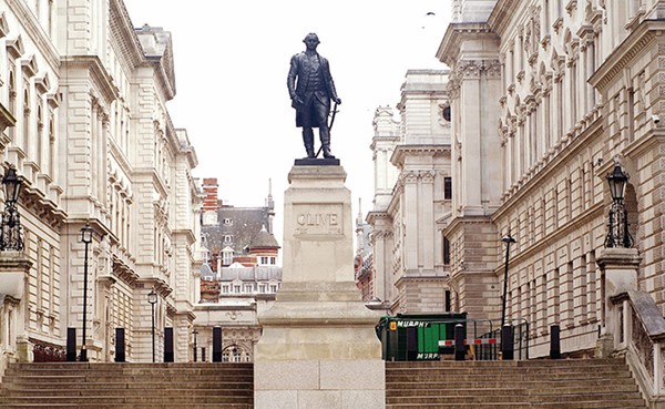 تمثال القائد العسكري البريطاني روبرت كلايف