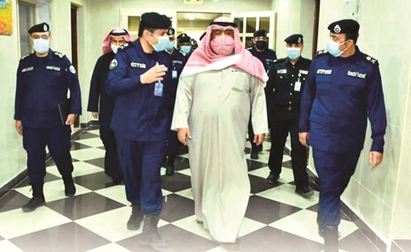 الشيخ ثامر العلي خلال جولته في المؤسسات الإصلاحية