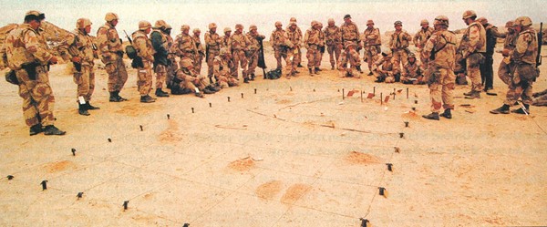 عدد من القوات الأميركية خلال الاستعداد لحرب تحرير الكويت
