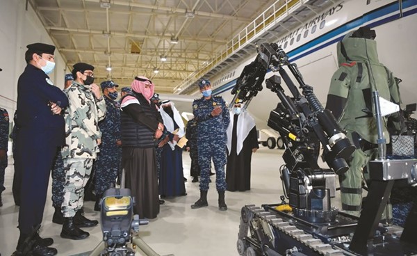 الشيخ ثامر العلي يتابع أحدث تقنيات القوات الخاصة