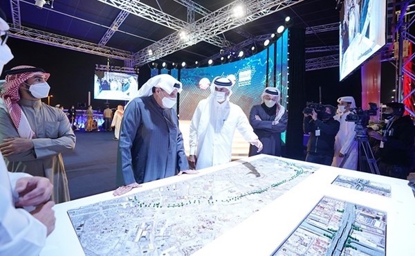 الشيخ خالد بن خليفة آل ثاني والشيخ حمد جابر العلي أثناء تدشين محور الشيخ صباح الأحمد في قطر
