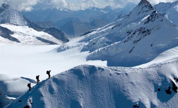 دراسة: التغيرات المناخية تبكر ذوبان الجليد في جبال الألب