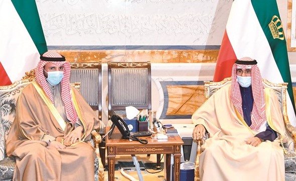 صاحب السمو الأمير الشيخ نواف الأحمد خلال استقباله رئيس مجلس الأمة مرزوق الغانم