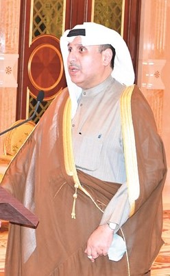 الشيخ حمد جابر العلي يؤدي القسم