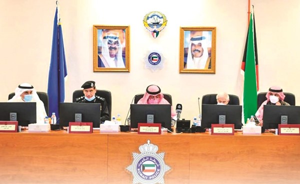 الشيخ ثامر العلي والفريق عصام النهام خلال الاجتماع