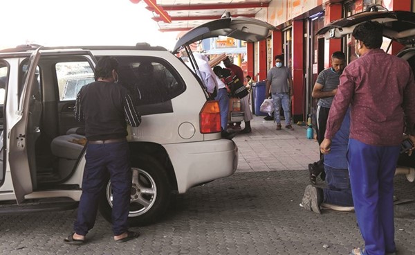 بعض أصحاب السيارات اشتكوا من ارتفاع في أسعار التصليح وقطع الغيار	(محمد هاشم)