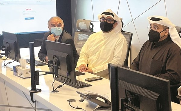  د.عبدالله السلمان وعبدالله العفاسي وعبدالكريم تقي خلال أحد الاجتماعات