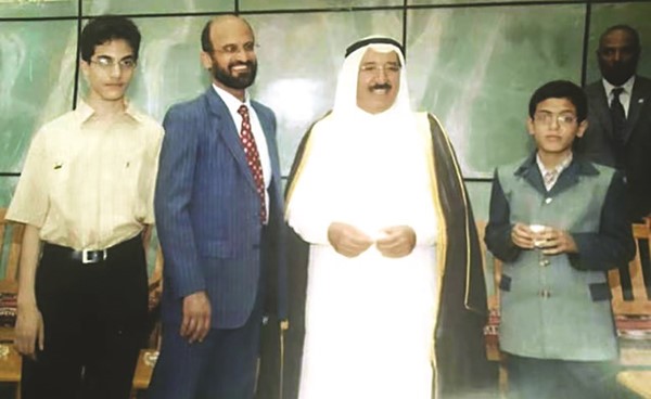سمو الأمير الراحل الشيخ صباح الأحمد مع د. حسين مصطفى خلال زيارة سموه للصين عام 2005