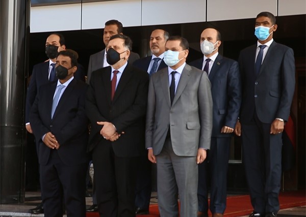بالفيديو.. حكومة السراج تسلم السلطة إلى الحكومة الليبية الموقتة