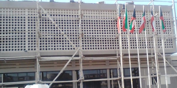 جانب من عملية الترميم في مسرح كيفان