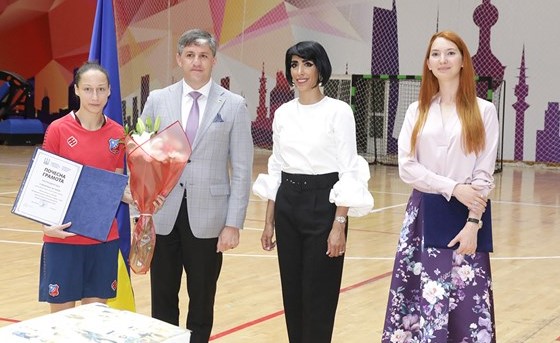 السفير الأوكراني يسلم اللاعبة كيسينيا هرتسنكو الدبلوم التقديري بحضور بلسم الأيوب