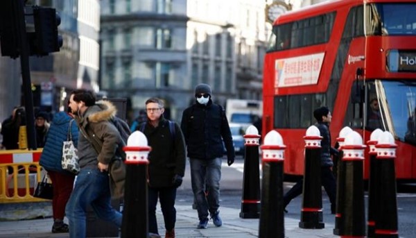 بريطانيا تخفف القيود المفروضة لاحتواء فيروس كورونا
