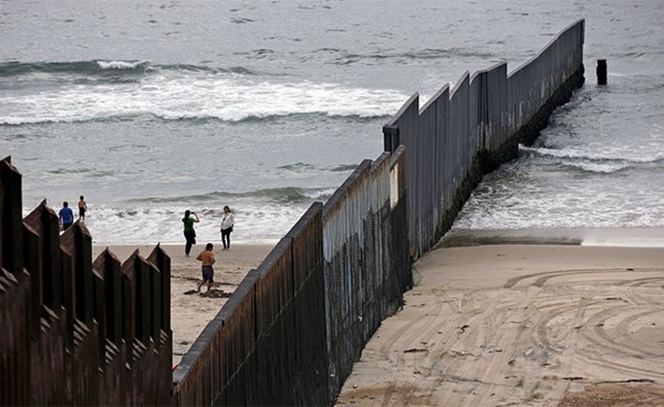 مسؤول أمريكي يتوقع أكثر من مليون مهاجر على الحدود مع المكسيك