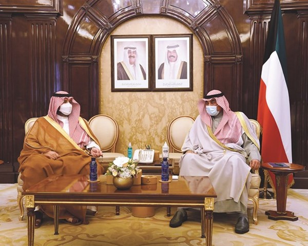 سمو الشيخ صباح الخالد مستقبلا صاحب السمو الملكي الأمير تركي بن محمد بن فهد