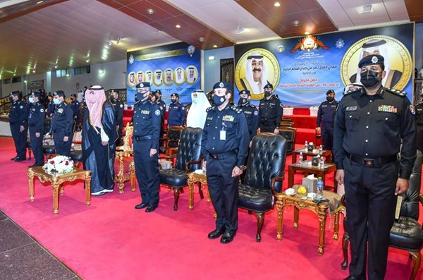 وزير الداخلية ووكيل الوزارة وقيادات الأكاديمية خلال طابور العرض