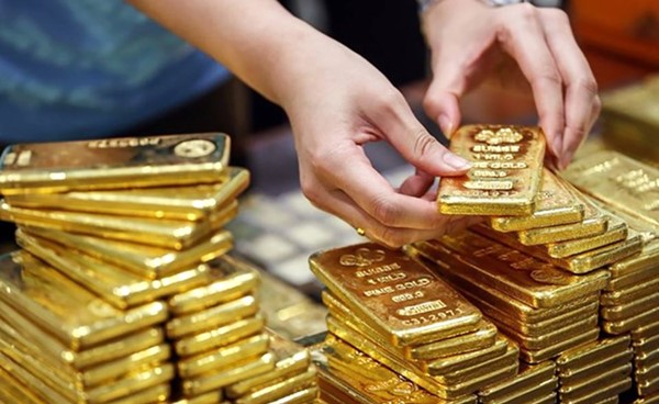 أسعار الذهب تنزل مع صعود السندات والأسهم