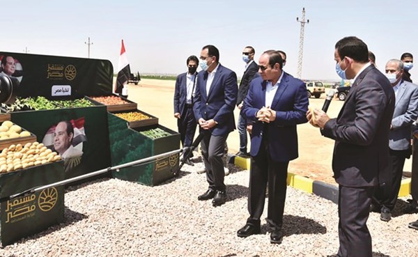 الرئيس عبدالفتاح السيسي خلال جولة تفقدية لمشروع مستقبل مصر