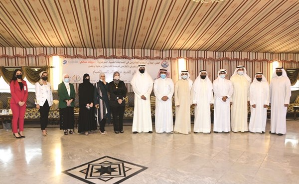 الشيخ فواز الخالد مع أعضاء اللجنة المنظمة