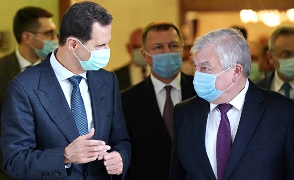صورة نشرتها الرئاسة على فيسبوك للرئيس بشار الأسد مستقبلا المبعوث الروسي الكسندر لافرنتييف