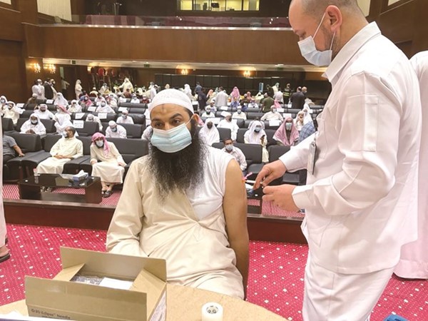 تطعيم الائمة بالمساجد